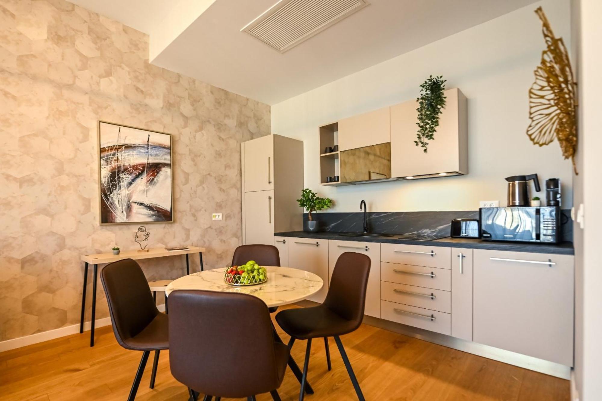 One Verdi Park Exclusive Apartments - Panoramic View & Private Parking Bucarest Extérieur photo