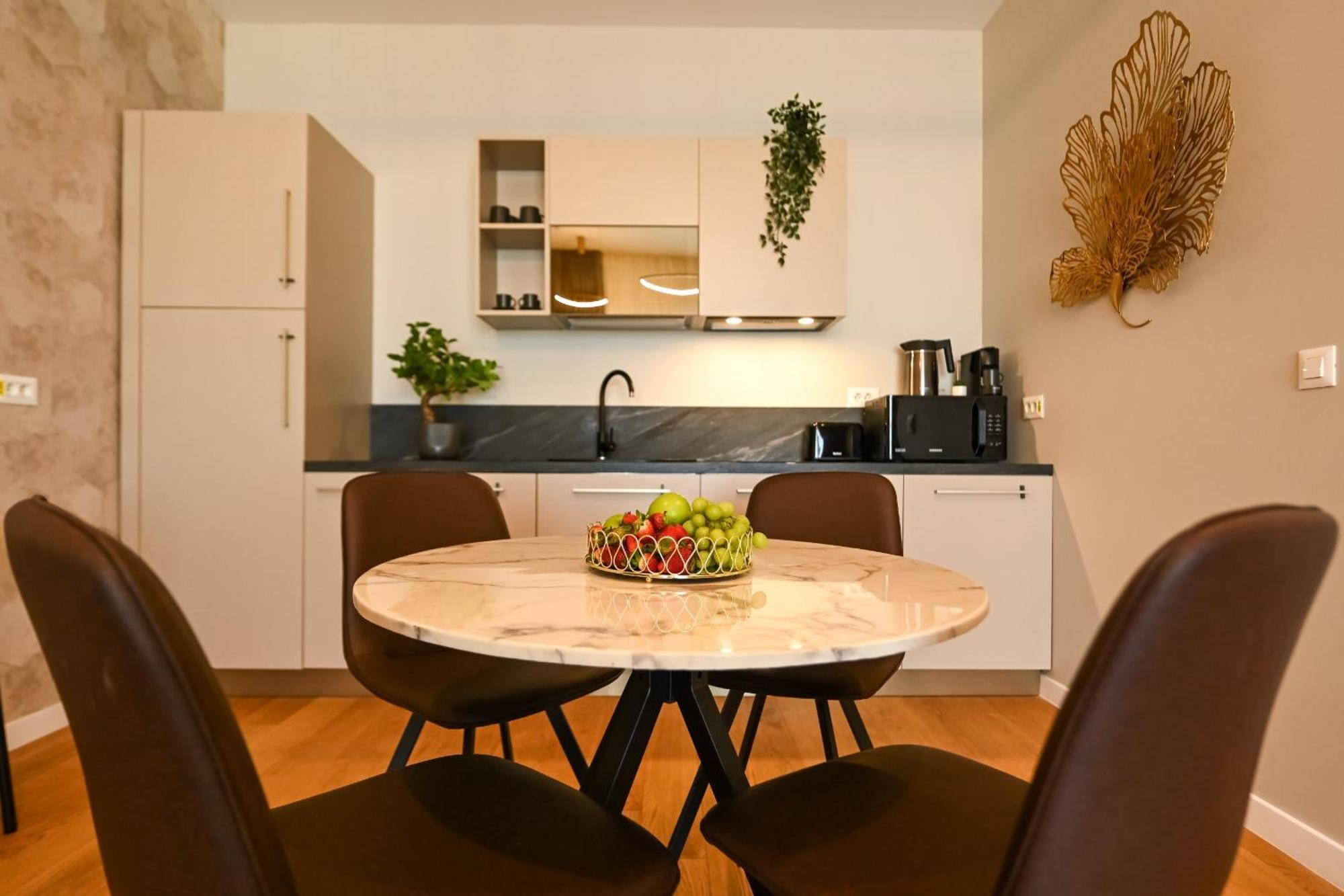 One Verdi Park Exclusive Apartments - Panoramic View & Private Parking Bucarest Chambre photo