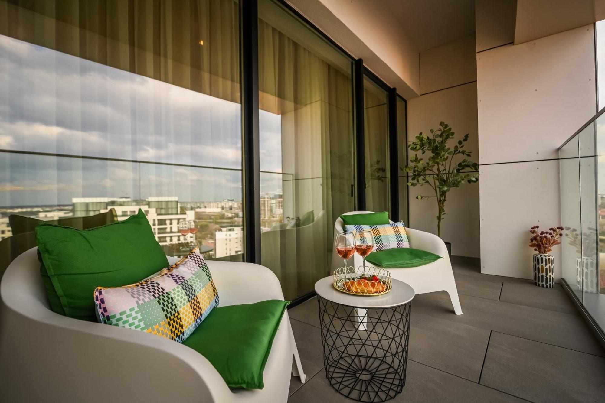One Verdi Park Exclusive Apartments - Panoramic View & Private Parking Bucarest Chambre photo