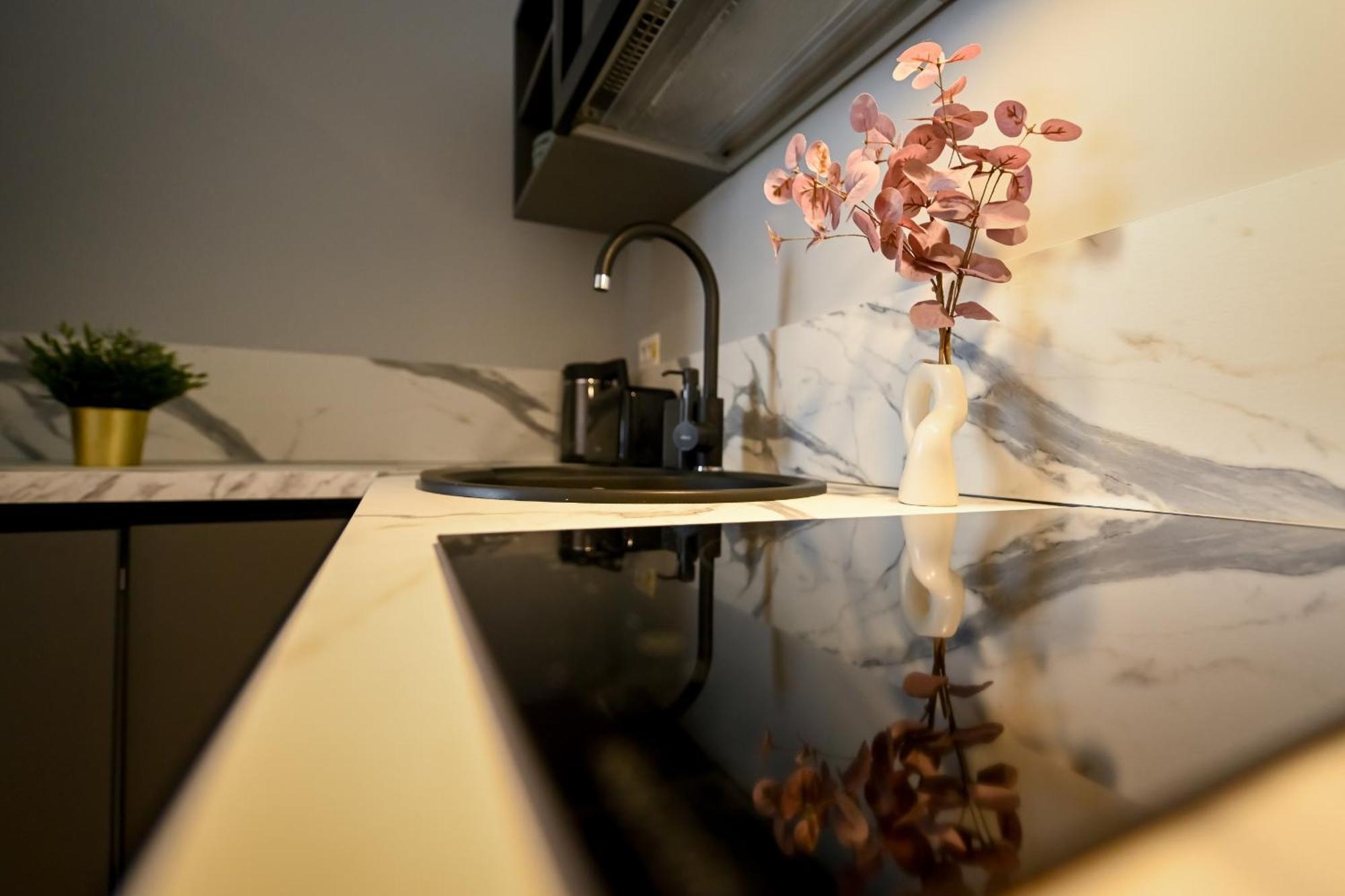 One Verdi Park Exclusive Apartments - Panoramic View & Private Parking Bucarest Chambre photo