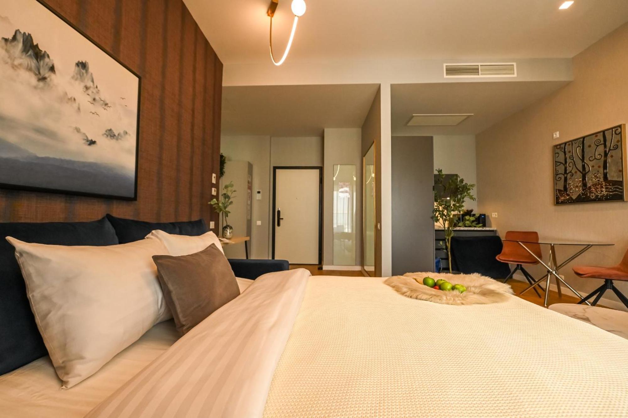 One Verdi Park Exclusive Apartments - Panoramic View & Private Parking Bucarest Chambre photo