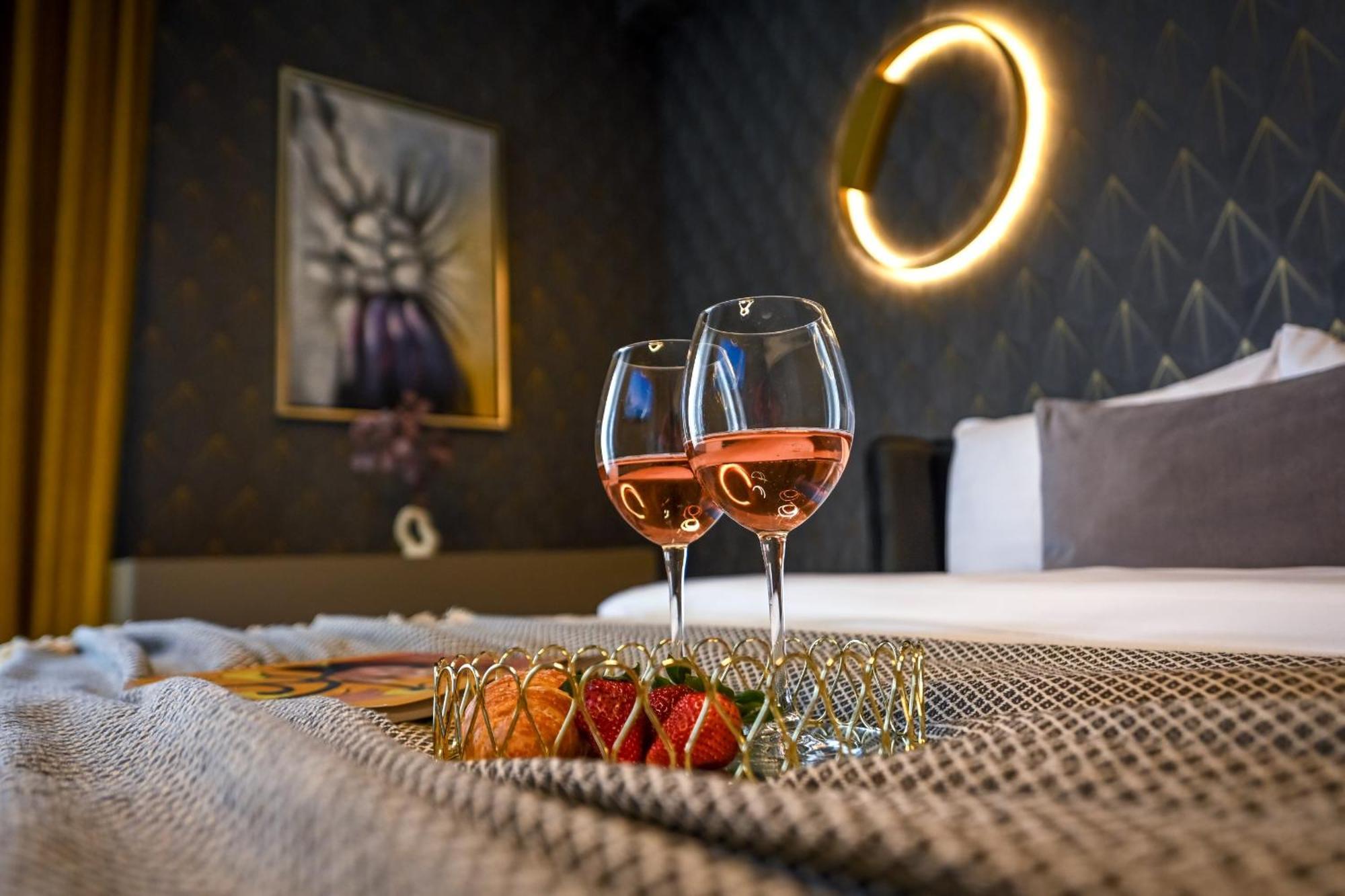 One Verdi Park Exclusive Apartments - Panoramic View & Private Parking Bucarest Chambre photo