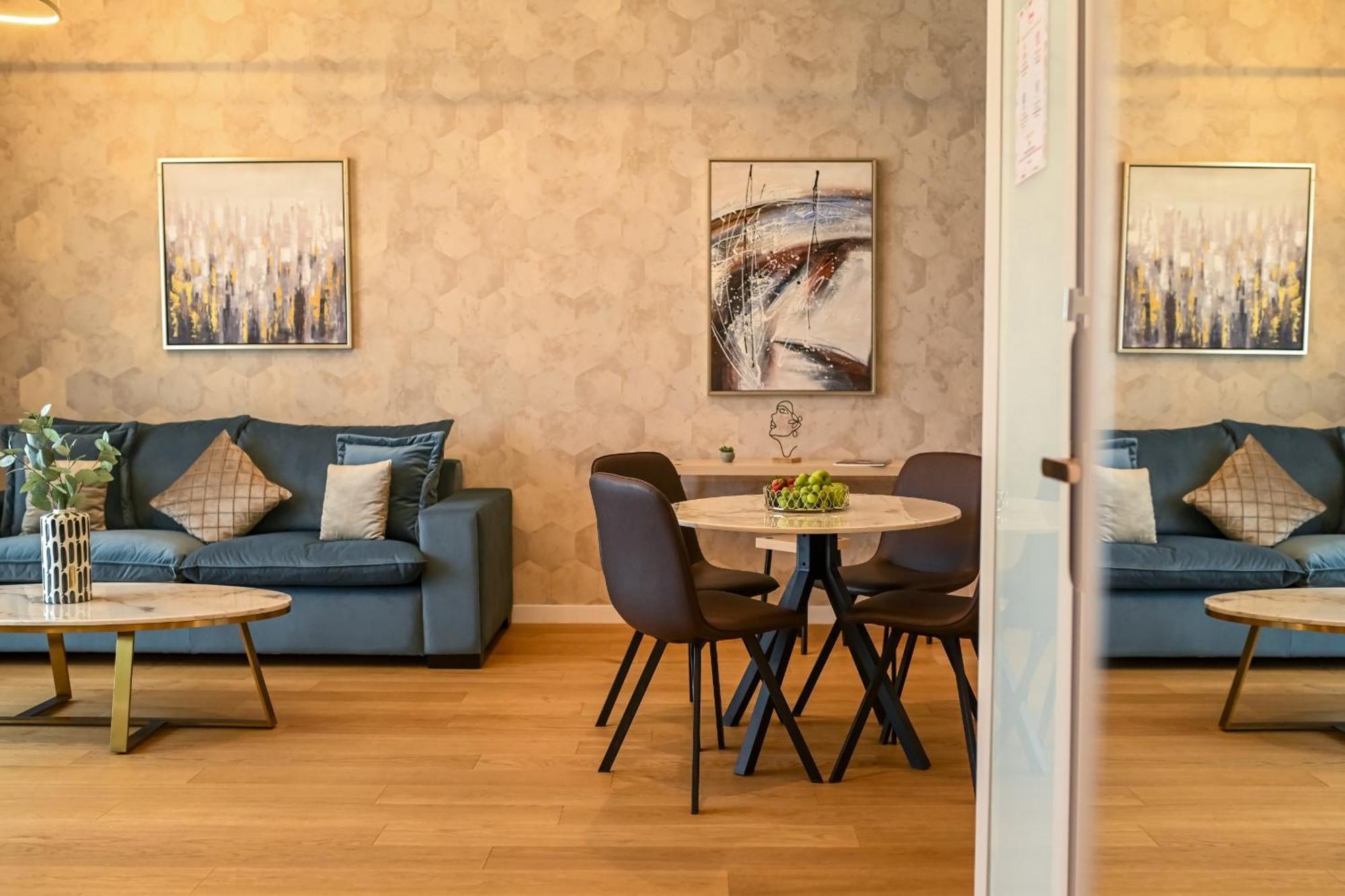 One Verdi Park Exclusive Apartments - Panoramic View & Private Parking Bucarest Chambre photo