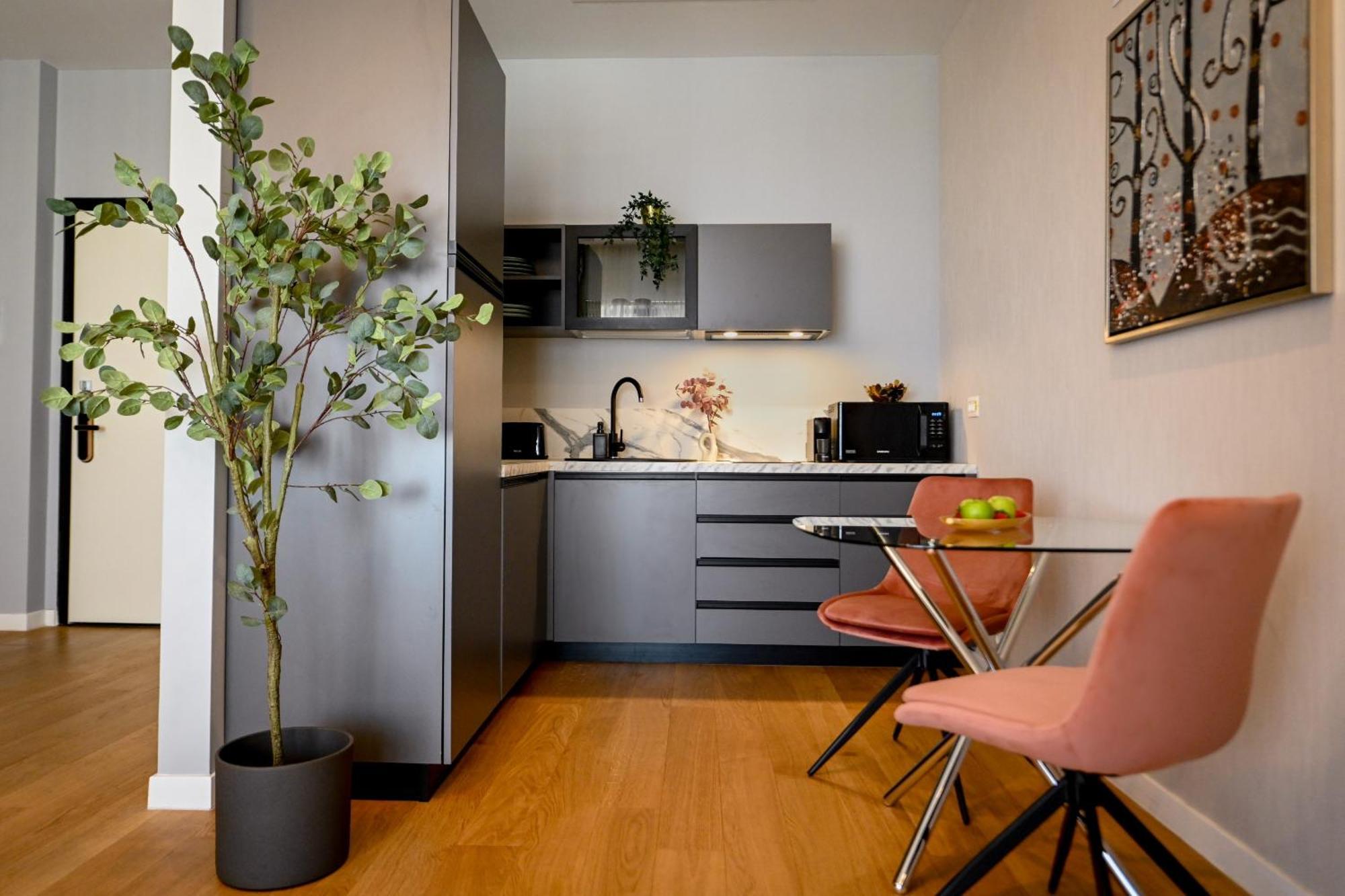 One Verdi Park Exclusive Apartments - Panoramic View & Private Parking Bucarest Chambre photo