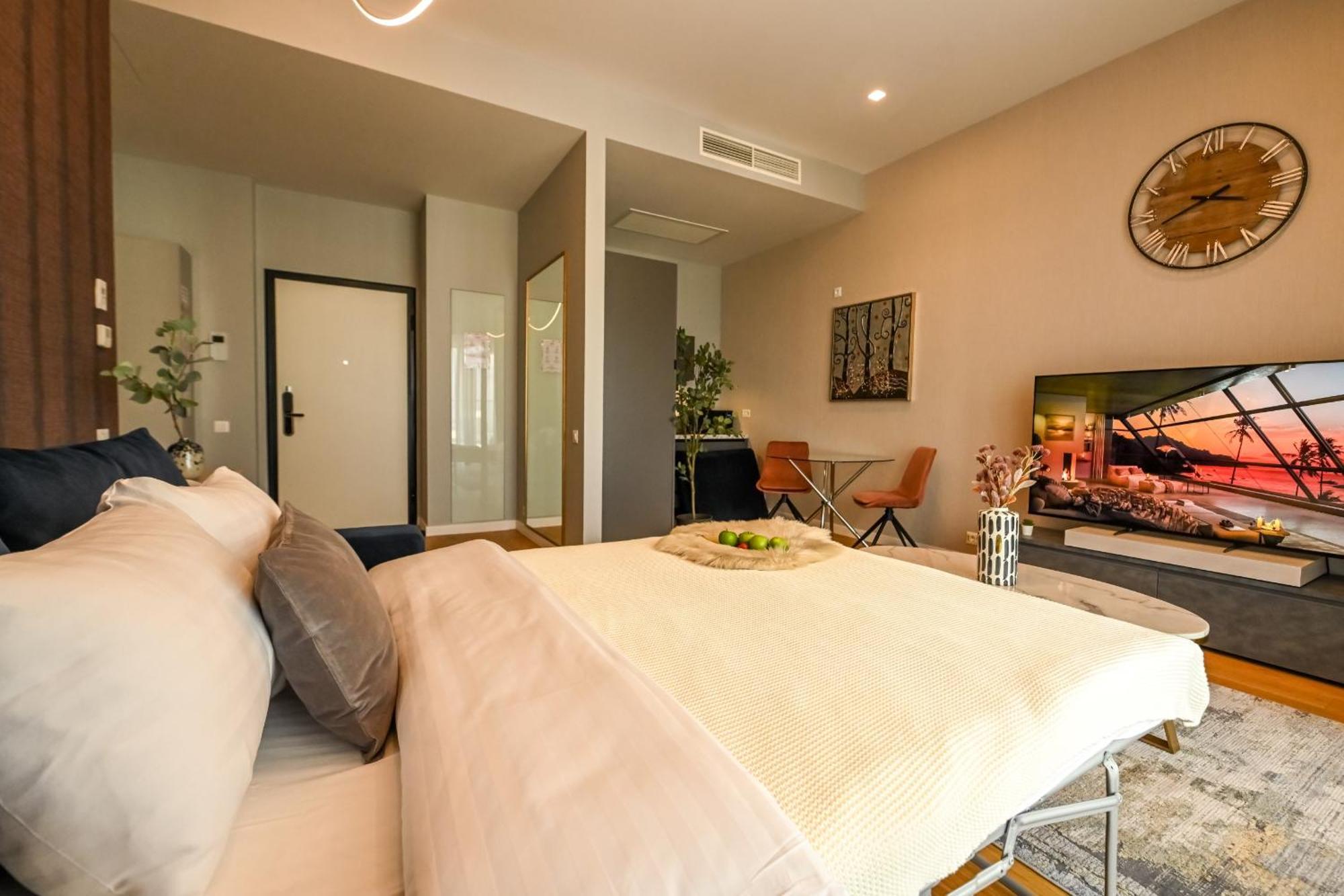 One Verdi Park Exclusive Apartments - Panoramic View & Private Parking Bucarest Chambre photo