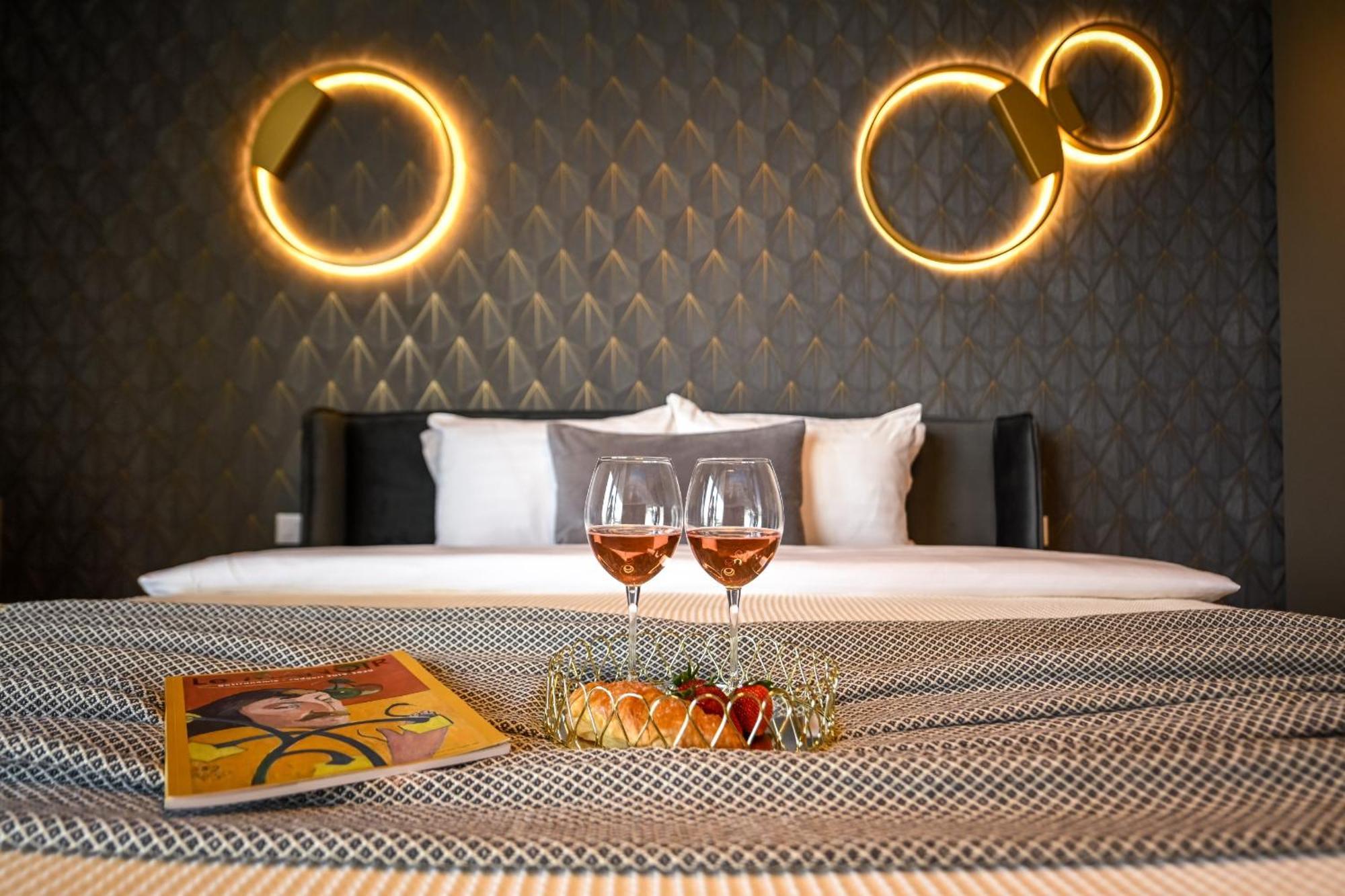 One Verdi Park Exclusive Apartments - Panoramic View & Private Parking Bucarest Chambre photo
