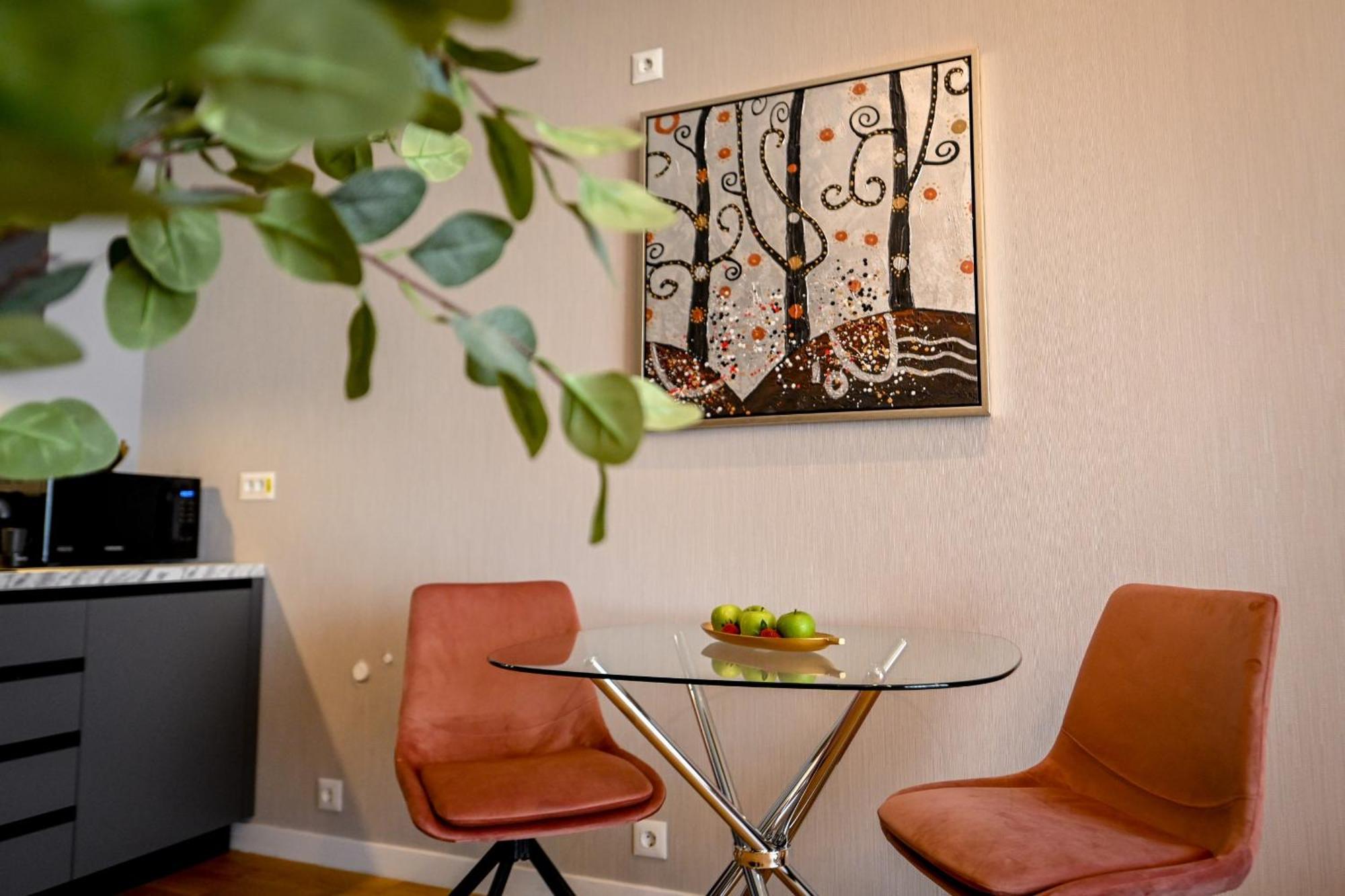 One Verdi Park Exclusive Apartments - Panoramic View & Private Parking Bucarest Chambre photo