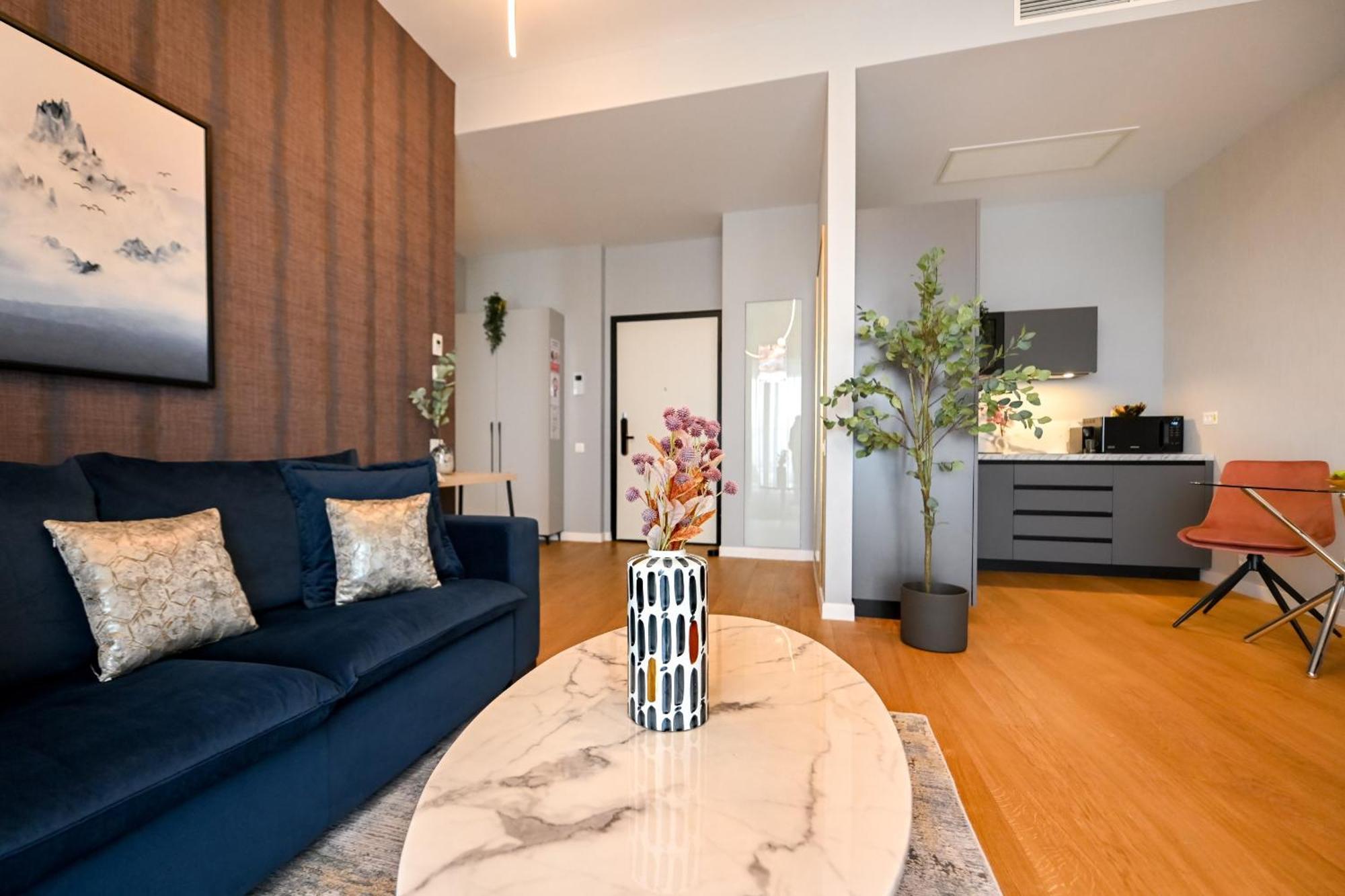 One Verdi Park Exclusive Apartments - Panoramic View & Private Parking Bucarest Chambre photo